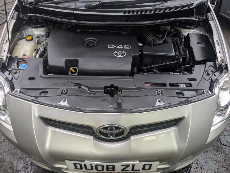 TOYOTA AURIS