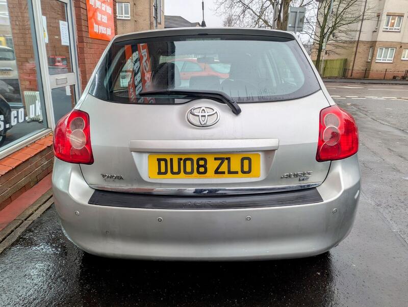 TOYOTA AURIS