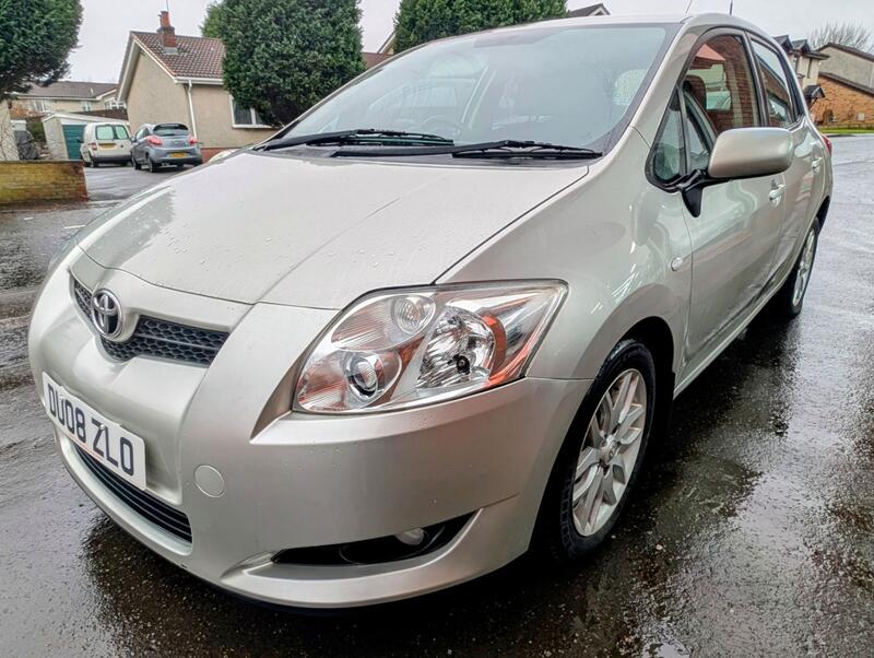 TOYOTA AURIS