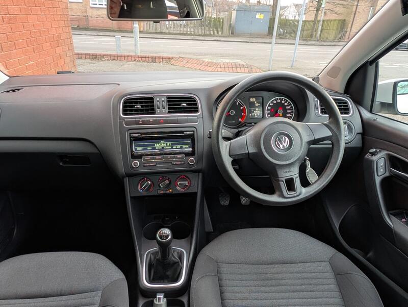 VOLKSWAGEN POLO