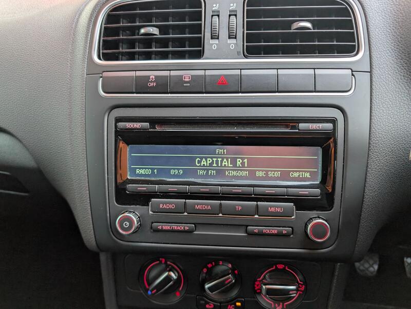 VOLKSWAGEN POLO