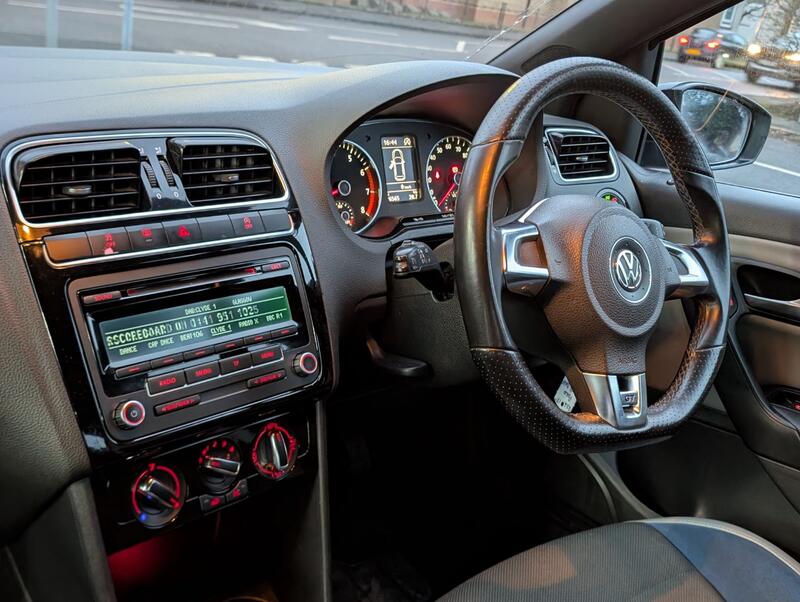 VOLKSWAGEN POLO